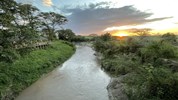 4 parky (Ol Pejeta, jezera Nakuru a Naivasha, Masai Mara) - český průvodce - Keňa_Base Camp_řeka Talek