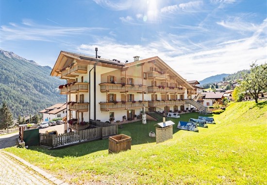 Hotel Latemar  (léto / Sommer) - Dolomity - 