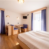 Hotel Latemar  (léto / Sommer) - ckmarcopolo.cz