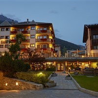 Hotel Rezia (léto/Sommer) - ckmarcopolo.cz