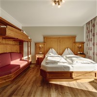 Hotel Lerch (S) - ckmarcopolo.cz