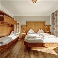 Hotel Lerch (S) - ckmarcopolo.cz