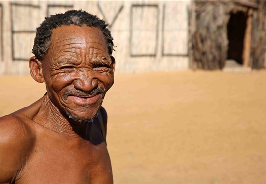 Kmeny severu Namibie a safari v NP Etosha (s českým průvodcem) - Namibie - Namibie_dovolena_san_bushman