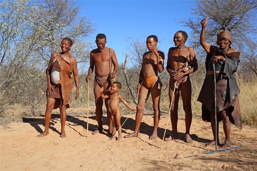 Kmeny severu Namibie a safari v NP Etosha (s českým průvodcem) - Namibie_zajezd_dovolena_exotika_puvodni_kmeny_San_bushman_rodina