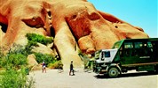 Divoká Namibie a safari v NP Etosha (expedičním náklaďákem s českým průvodcem) - Expediční vozidlo u Spitzkoppe