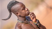 Divoká Namibie a safari v NP Etosha (expedičním náklaďákem s českým průvodcem) - Mladý muž kmene Himba